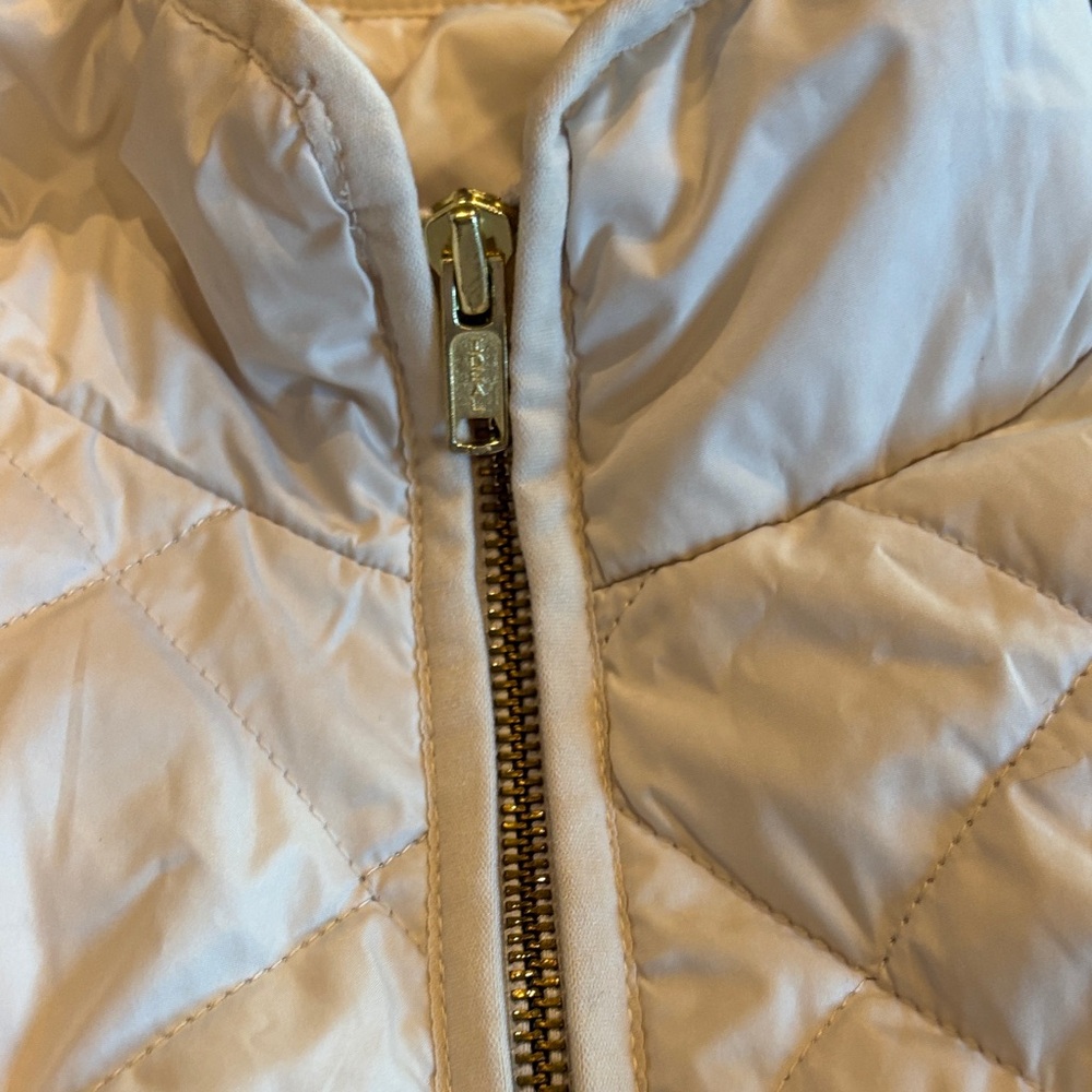 Old Navy Women's Quilted Cream Vest - Picture 3 of 8